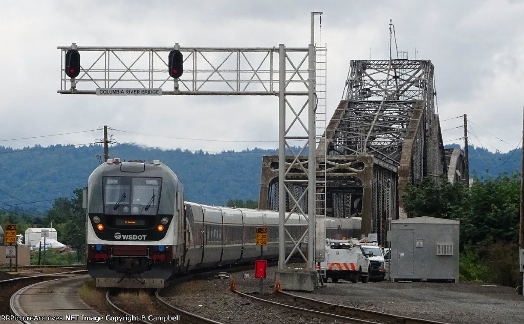 AMTK 1408 - Columbia River Bridge